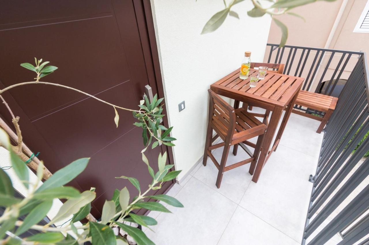 Seaview Apartments Baska Luaran gambar